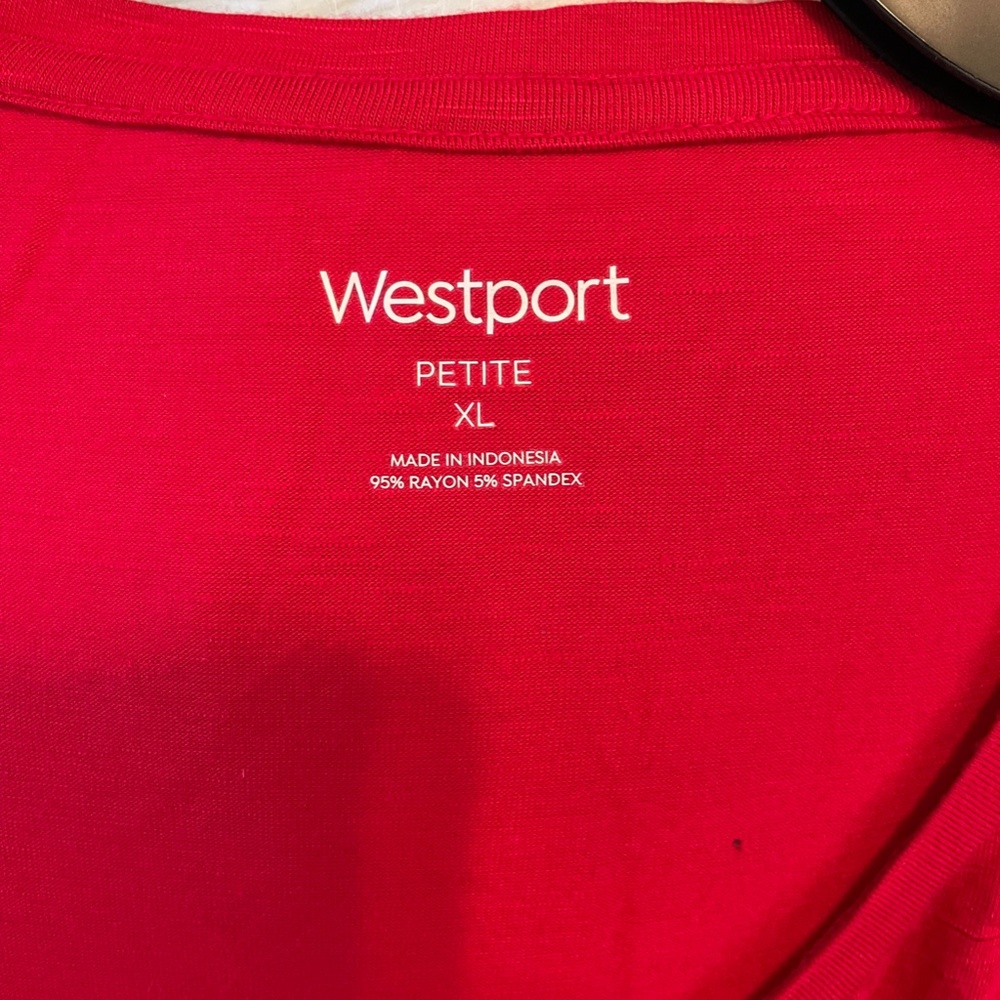 Red Scoop Neck Short Sleeve Asymmetrical T-Shirt with Cold Shoulder. PXL.